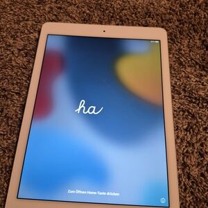 Apple iPad in White with Vibrant Display